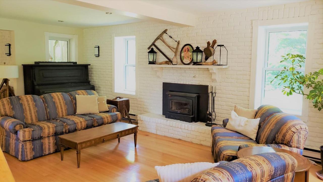 Auberge Du Vignoble Bromont Exteriör bild