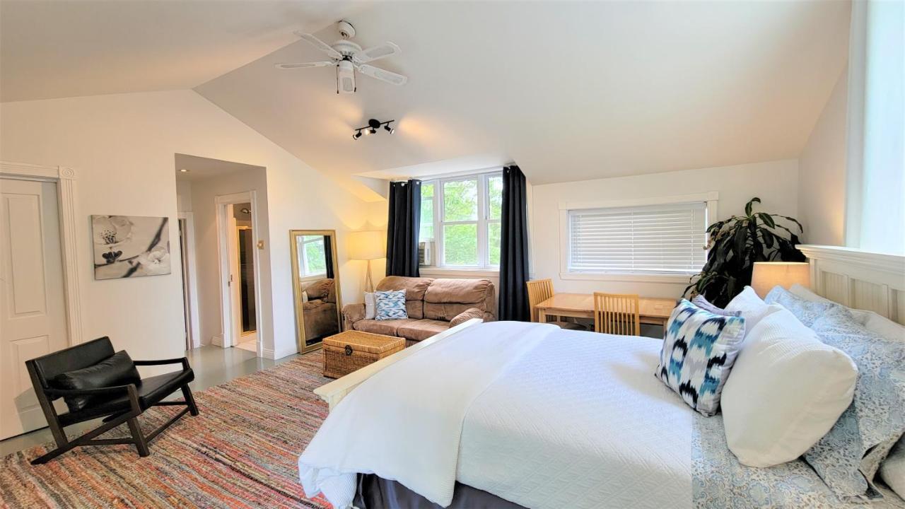 Auberge Du Vignoble Bromont Exteriör bild