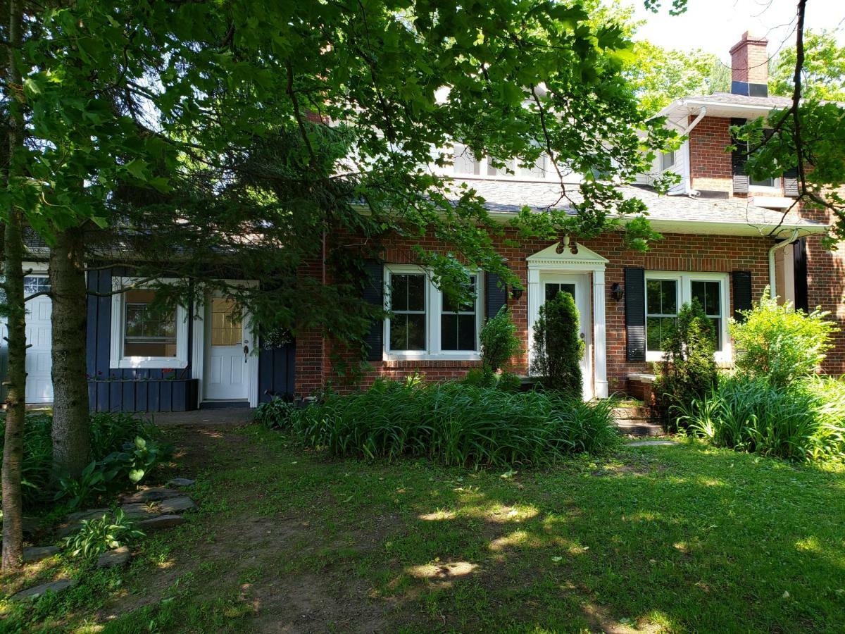 Auberge Du Vignoble Bromont Exteriör bild